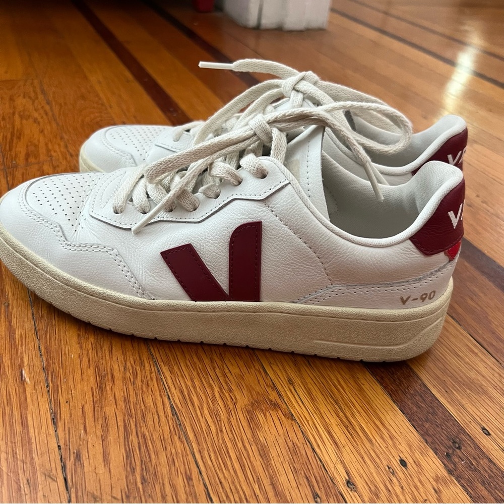 Veja V-90 leather sneaker shoe women’s 38.5 7.5 white Marsala EUC